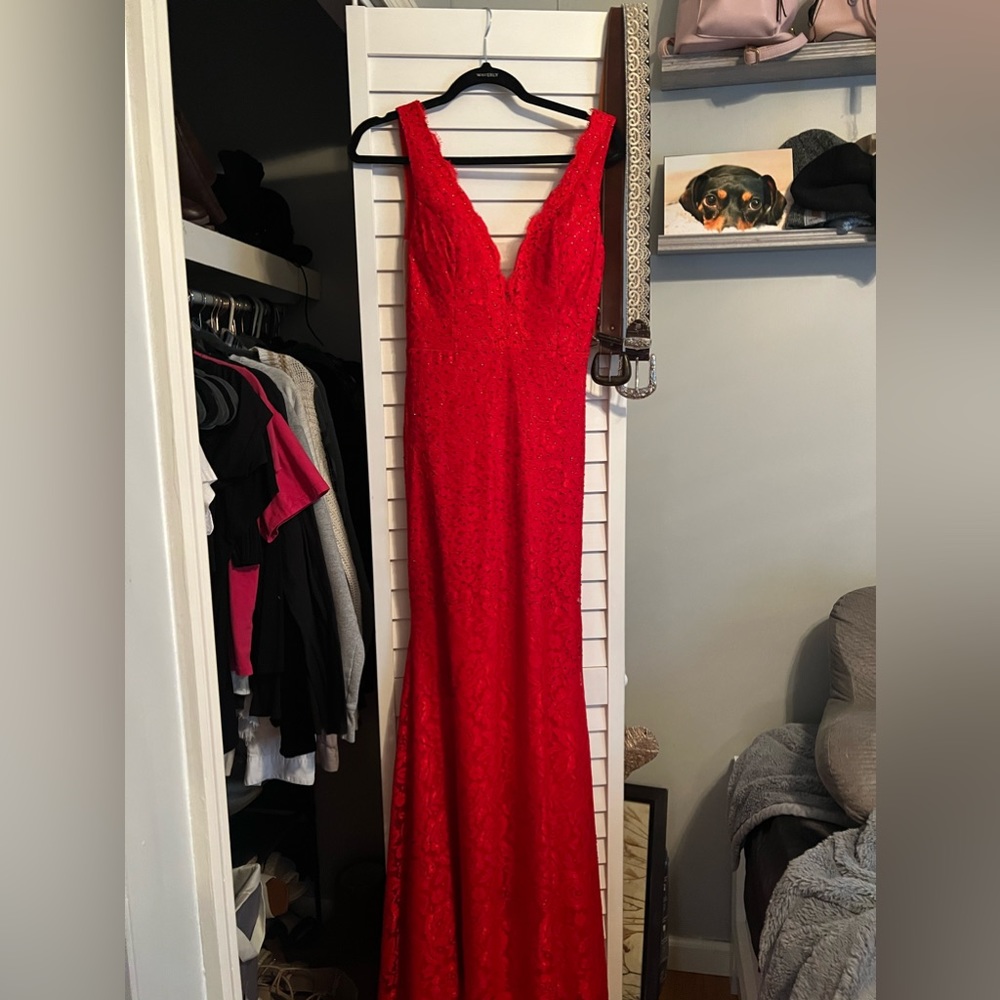 Sheath/Column Lace Rhinestone V-neck Sleeveless Sweep/Brush Train red Dress